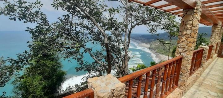 Edge Resort, Yogyakarta Паранґтрітіс Екстер'єр фото